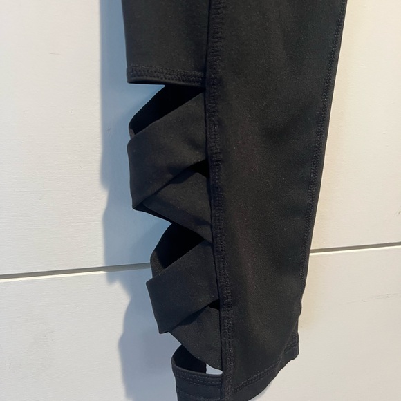 Gaiam Black Criss Cross Leggings Size S Cutout Ankle Yoga Pants Athleisure - Picture 2 of 5